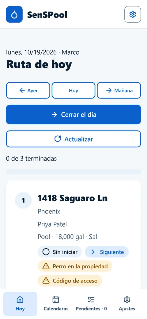 Teléfono del técnico con la ruta de hoy, la primera parada, código de acceso y aviso de perro