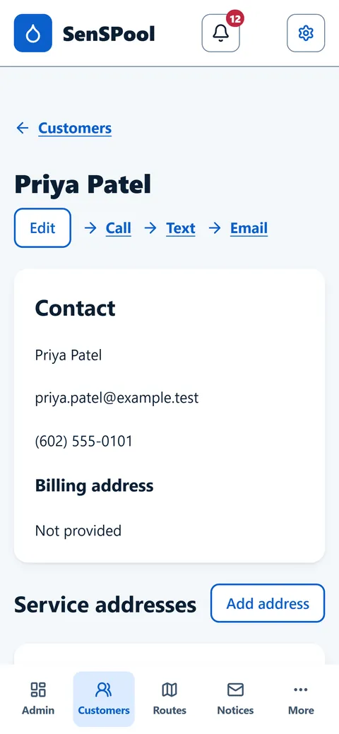 Detalle del cliente con datos de contacto, accesos para llamar, mandar texto o correo y direcciones de servicio